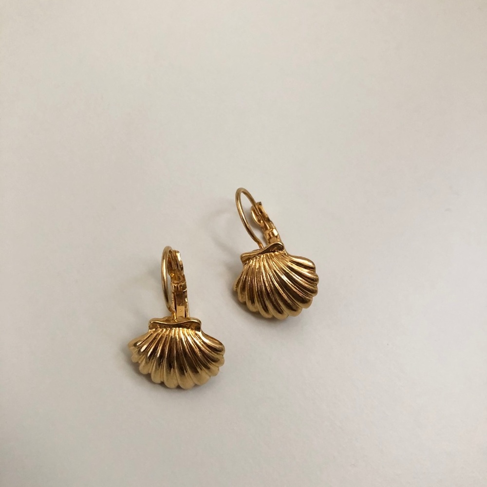 Vintage Gold Shell Earrings (Lever Back Style)